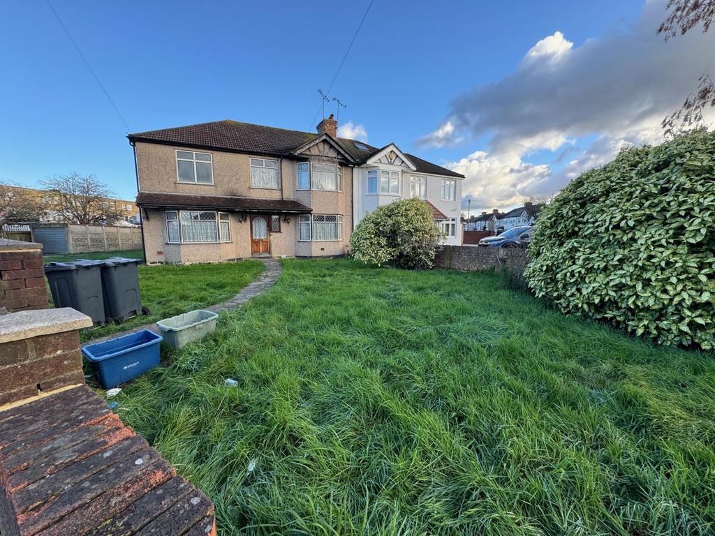 Manor Avenue, Hounslow, TW4 7 JR