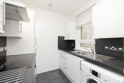 10/4 Loganlea Drive, Edinburgh, EH7 6LW