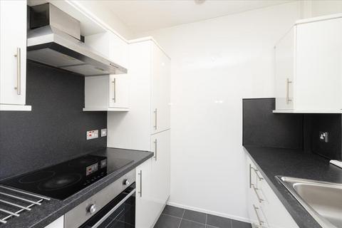 10/4 Loganlea Drive, Edinburgh, EH7 6LW