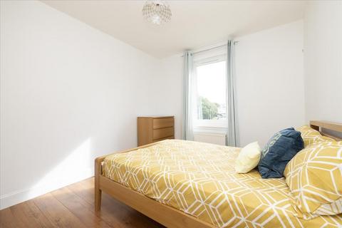 10/4 Loganlea Drive, Edinburgh, EH7 6LW