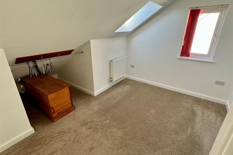 2 bedroom apartment to rent, Ulalia Road, Newquay TR7