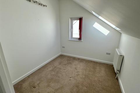 2 bedroom apartment to rent, Ulalia Road, Newquay TR7