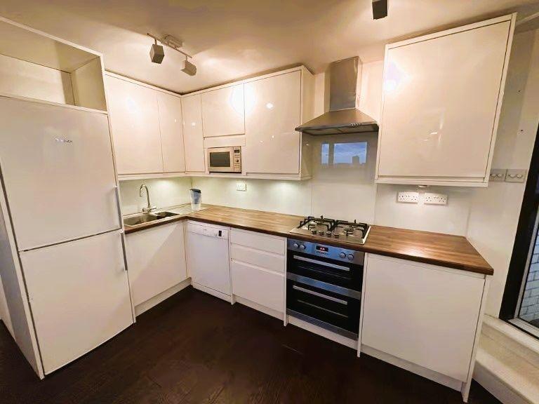 Blantyre Tower, Worlds End Estate... 2 bed flat to rent £2,600 pcm (£
