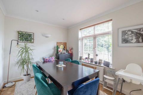 2 The Paddock, Datchet, Slough, SL3 9DL