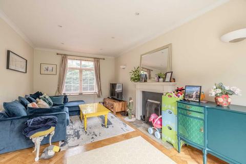 2 The Paddock, Datchet, Slough, SL3 9DL
