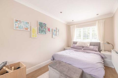 2 The Paddock, Datchet, Slough, SL3 9DL