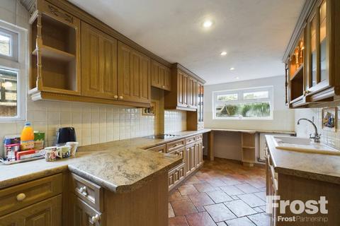 4 bedroom detached house for sale, Riverside Close, Staines-upon-Thames, Surrey, TW18