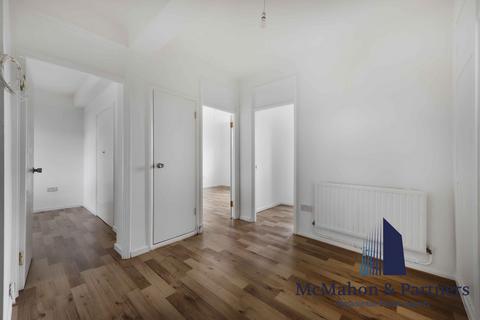 3 bedroom flat for sale, Beech House, Ainsty Estate, London, SE16