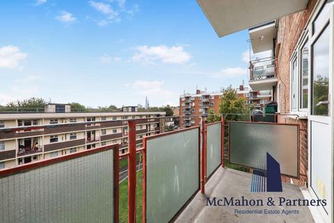 3 bedroom flat for sale, Beech House, Ainsty Estate, London, SE16