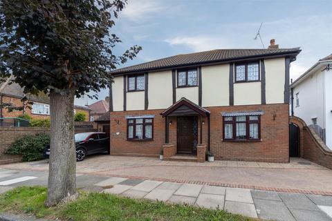 4 bedroom detached house for sale, Connaught Gardens, Shoeburyness SS3