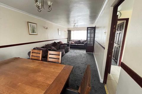 5 bedroom townhouse to rent, Eastbridge  , Town Centre