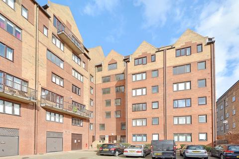 2 bedroom apartment to rent, Vermeer Court, Londopn Yard, London, , E14