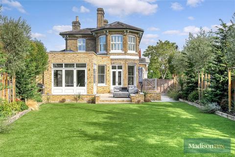 5 bedroom detached house to rent, Queens Road, Essex IG9