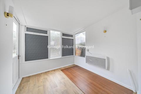 29 Ingleway, London, N12 0QP