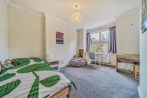 48 Bronson Road, London, SW20 8DY