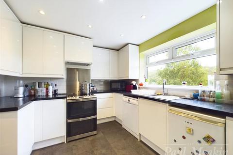 5 bedroom detached house for sale, Hyde Road, South Croydon