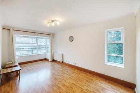 2 bedroom flat for sale, Robinwood Court, Roundhay, Leeds, LS8