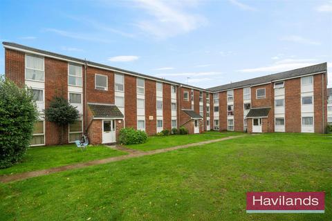 2 bedroom flat for sale, Clyfton Close, Broxbourne