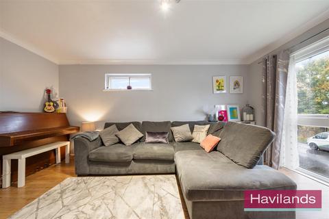 2 bedroom flat for sale, Clyfton Close, Broxbourne