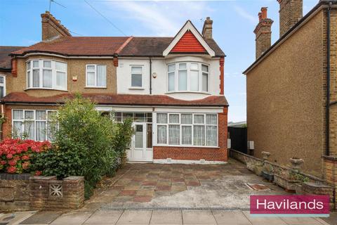 3 bedroom end of terrace house for sale, Chelmsford Road, London