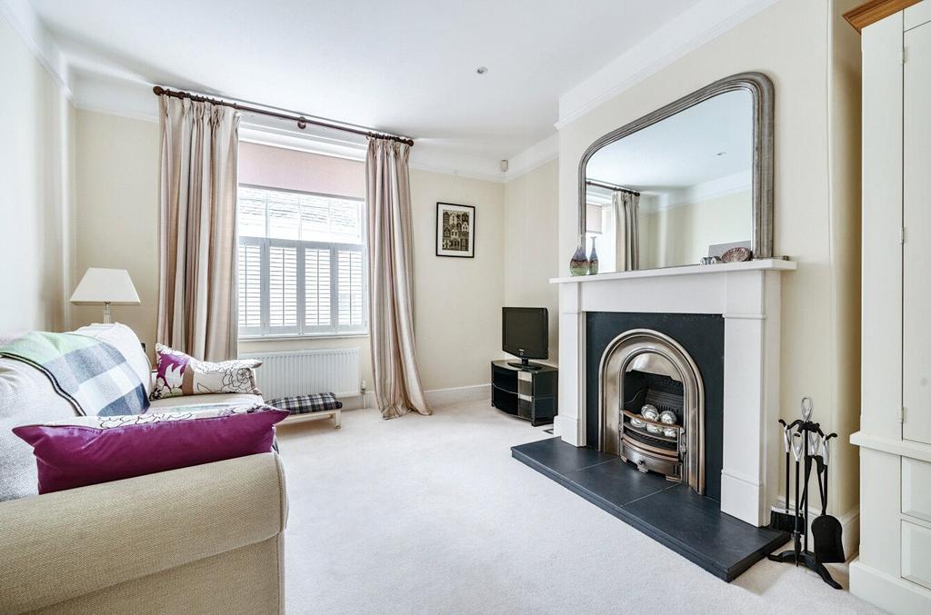 Sitting Room/Bed 3