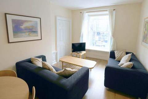 3 bedroom flat to rent, 3200L – Infirmary Street, Edinburgh, EH1 1LT