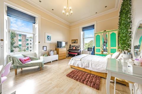 16a Bruce Road, Glasgow, G41 5EJ