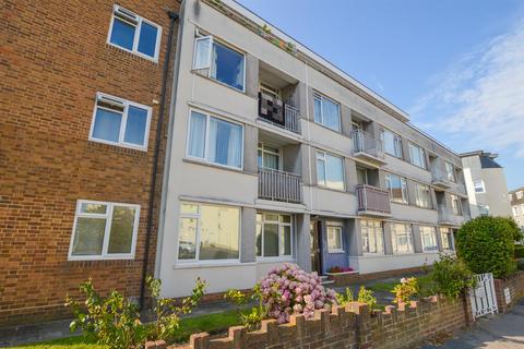 2 bedroom flat to rent, Seaside Road, Eastbourne