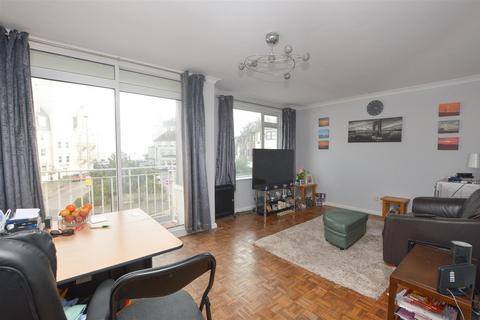 2 bedroom flat to rent, Seaside Road, Eastbourne