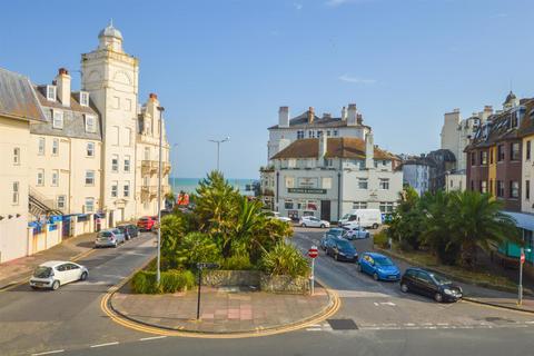 2 bedroom flat to rent, Seaside Road, Eastbourne