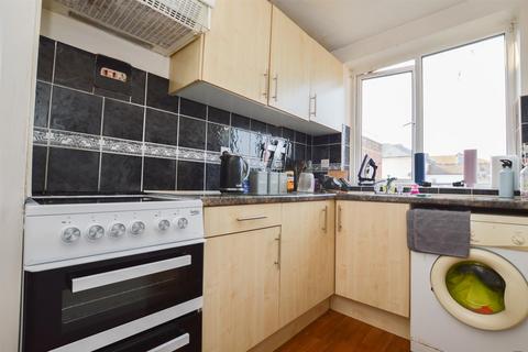 2 bedroom flat to rent, Seaside Road, Eastbourne