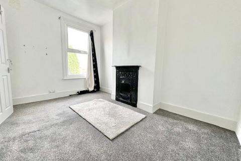 3 bedroom end of terrace house to rent, Regent Road, Gillingham ME7