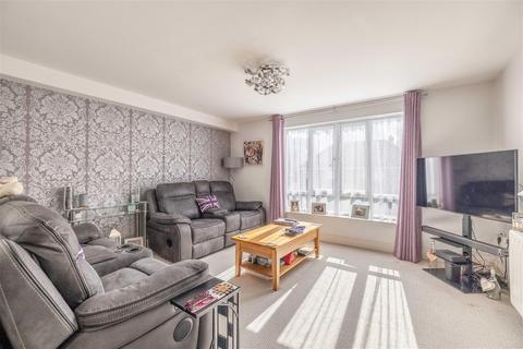 2 bedroom house for sale, Patricia Close, Slough