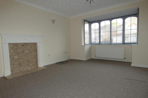 4 bedroom detached house to rent, Falcon Way, Beck Row IP28