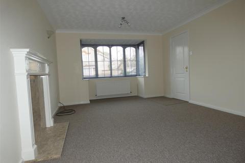 4 bedroom detached house to rent, Falcon Way, Beck Row IP28