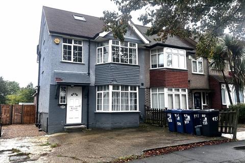 undefined, Whitton Avenue East, Greenford, UB6