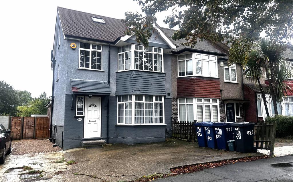 Whitton Avenue East, Greenford, UB6