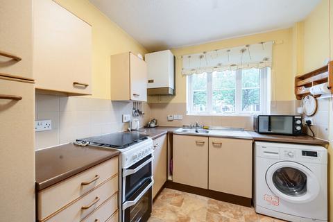 2 bedroom retirement property for sale, Highfield Court, Reading RG7