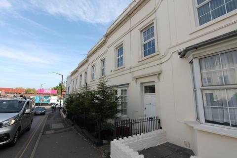 5 bedroom flat to rent, Tachbrook Road, Leamington Spa, CV31