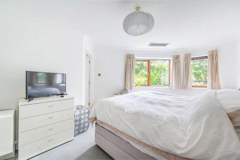 2 bedroom flat for sale, London Road, Stanmore, HA7