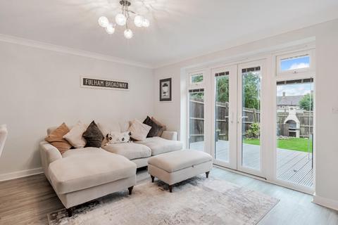 2 bedroom end of terrace house for sale, Hayton Crescent, Tadworth