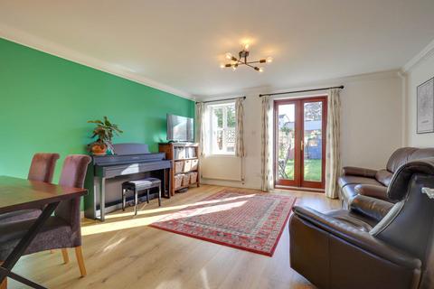 3 bedroom end of terrace house for sale, Elliots Way, Caversham