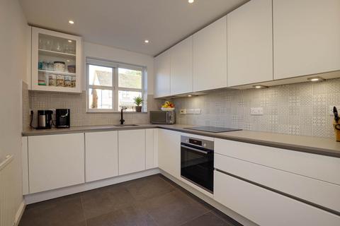 3 bedroom end of terrace house for sale, Elliots Way, Caversham