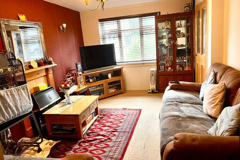 8 Bracken Close, Leicester, LE5 4JY