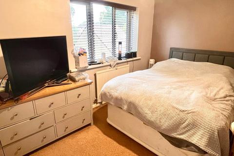 8 Bracken Close, Leicester, LE5 4JY