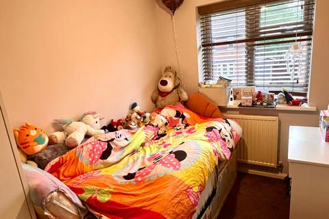 8 Bracken Close, Leicester, LE5 4JY