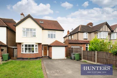 5 bedroom detached house to rent, Cuddington Avenue, Worcester Park, KT4