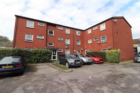 2 bedroom flat to rent, Maple Court, Croyon