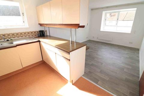 2 bedroom flat to rent, Maple Court, Croyon