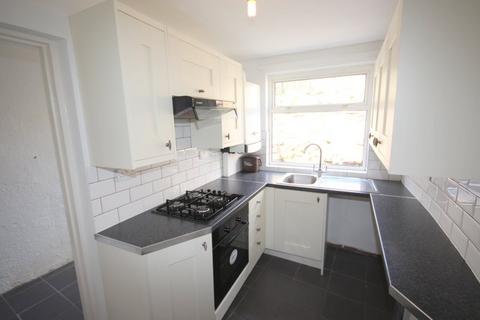 2 bedroom terraced house to rent, Hartop Road, TORQUAY